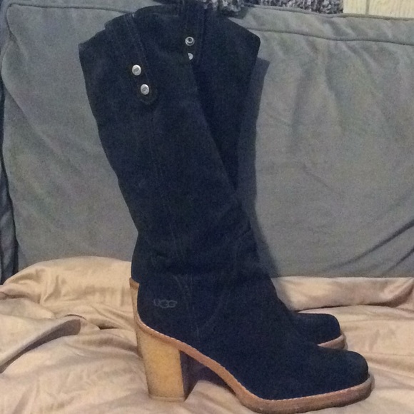 Suede Uggs - Picture 3 of 7